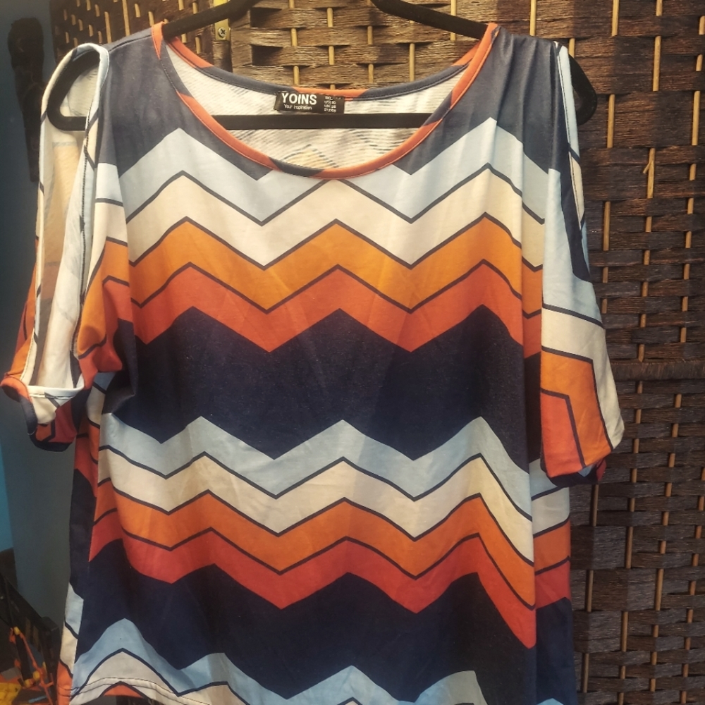 Cold shoulder Multi print top!